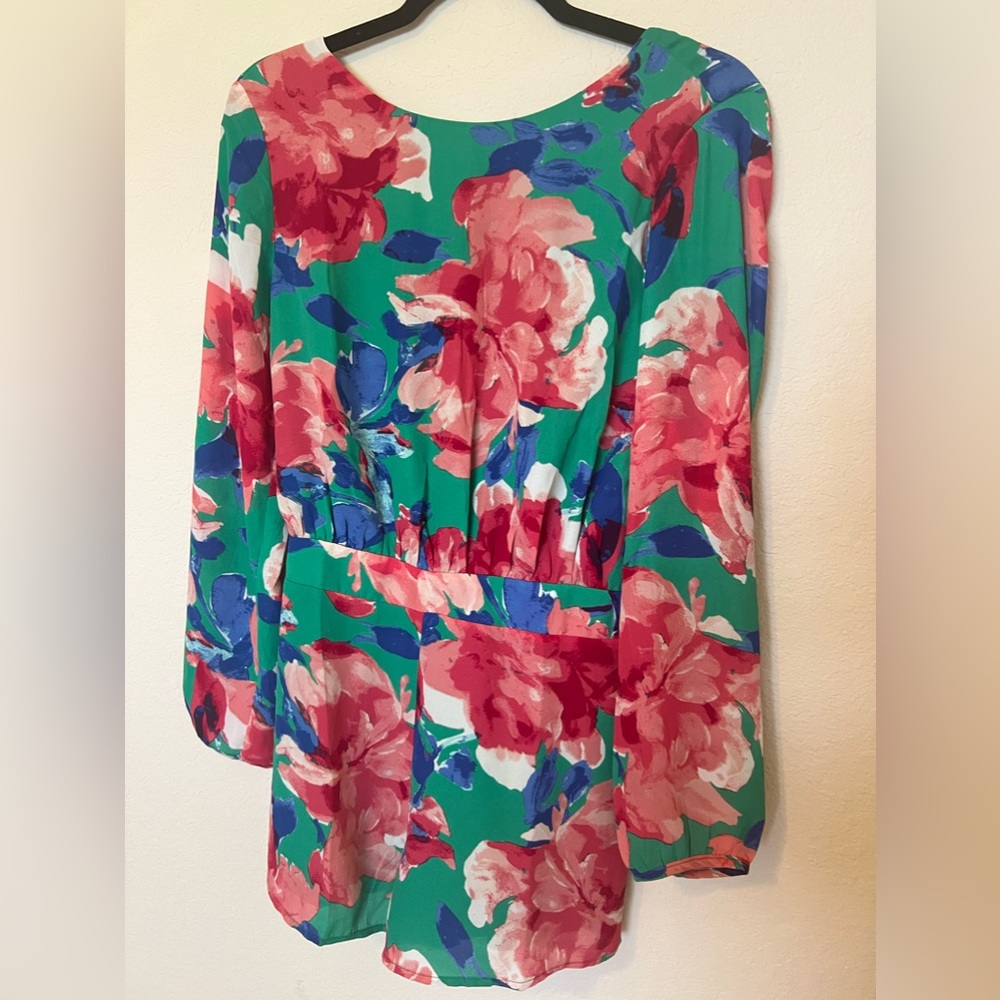 Long sleeve lulus romper w deep v back w a zipper! NWT